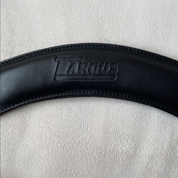 NWT TARGUS  Black Universal notebook Laptop Bag. - Picture 2 of 8